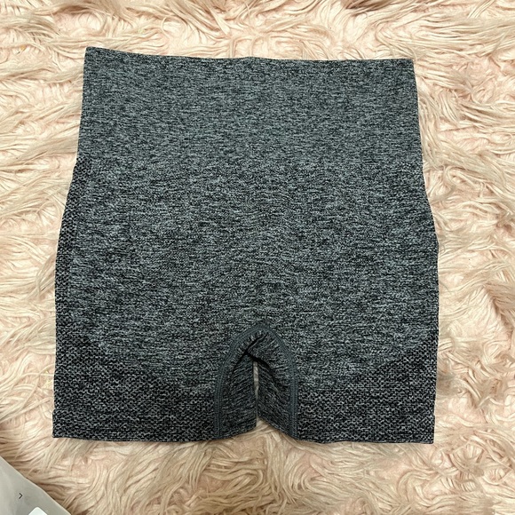 SHEIN Scrunch Butt Biker Shorts - Picture 4 of 7